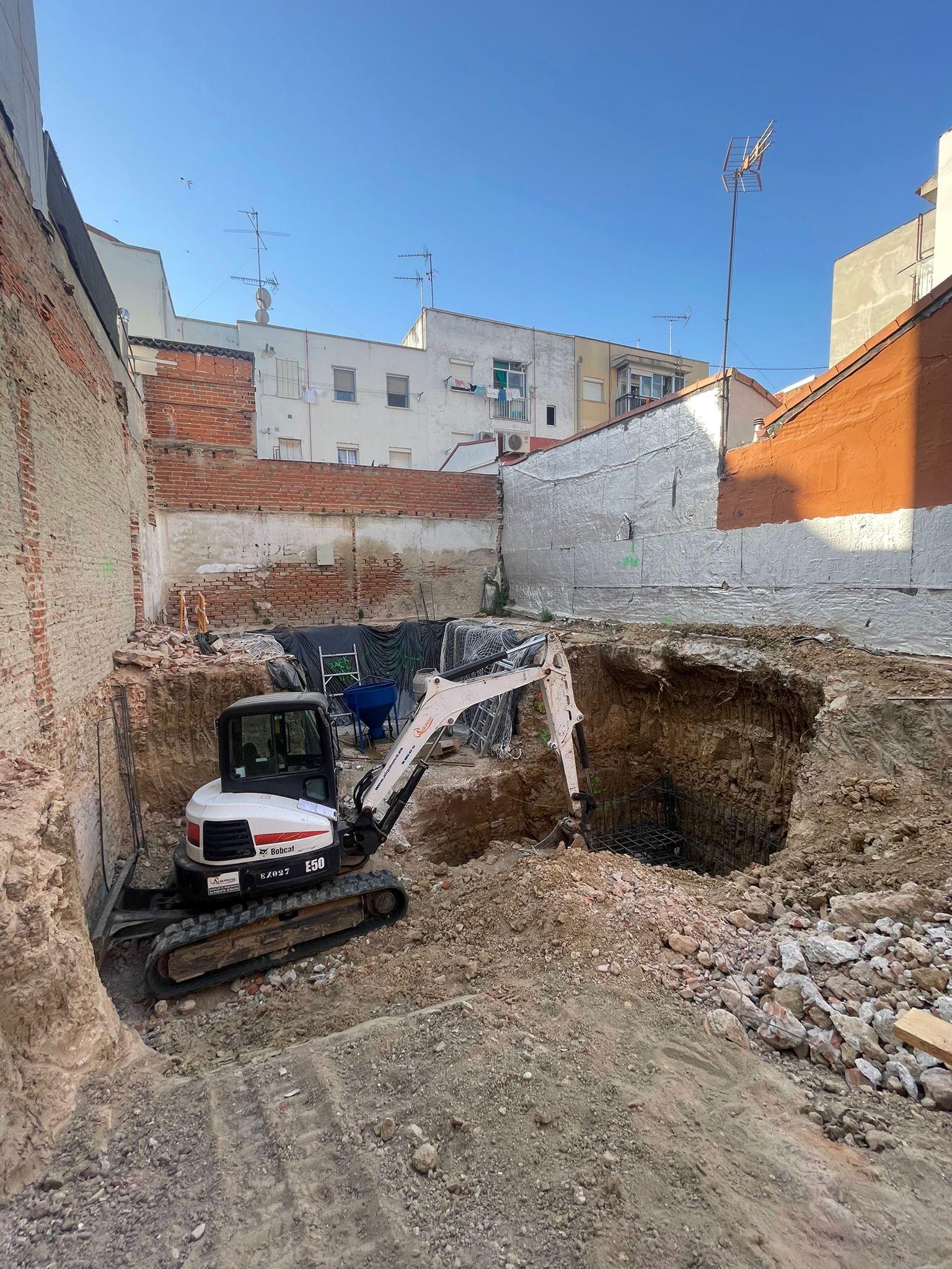 Contrucción en Calle Juana Fuentes